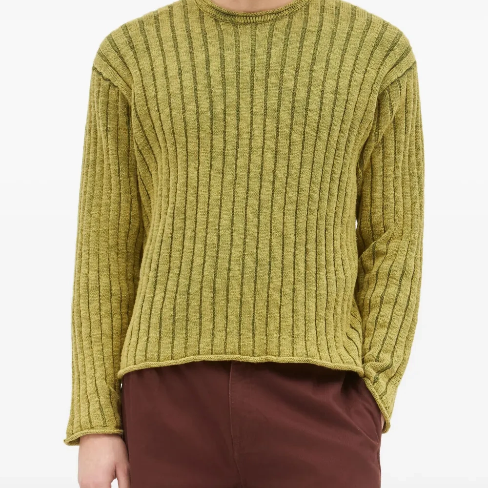 Вязаный свитер с круглым вырезом