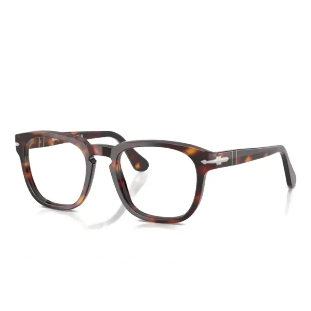 Очки в квадратной оправе