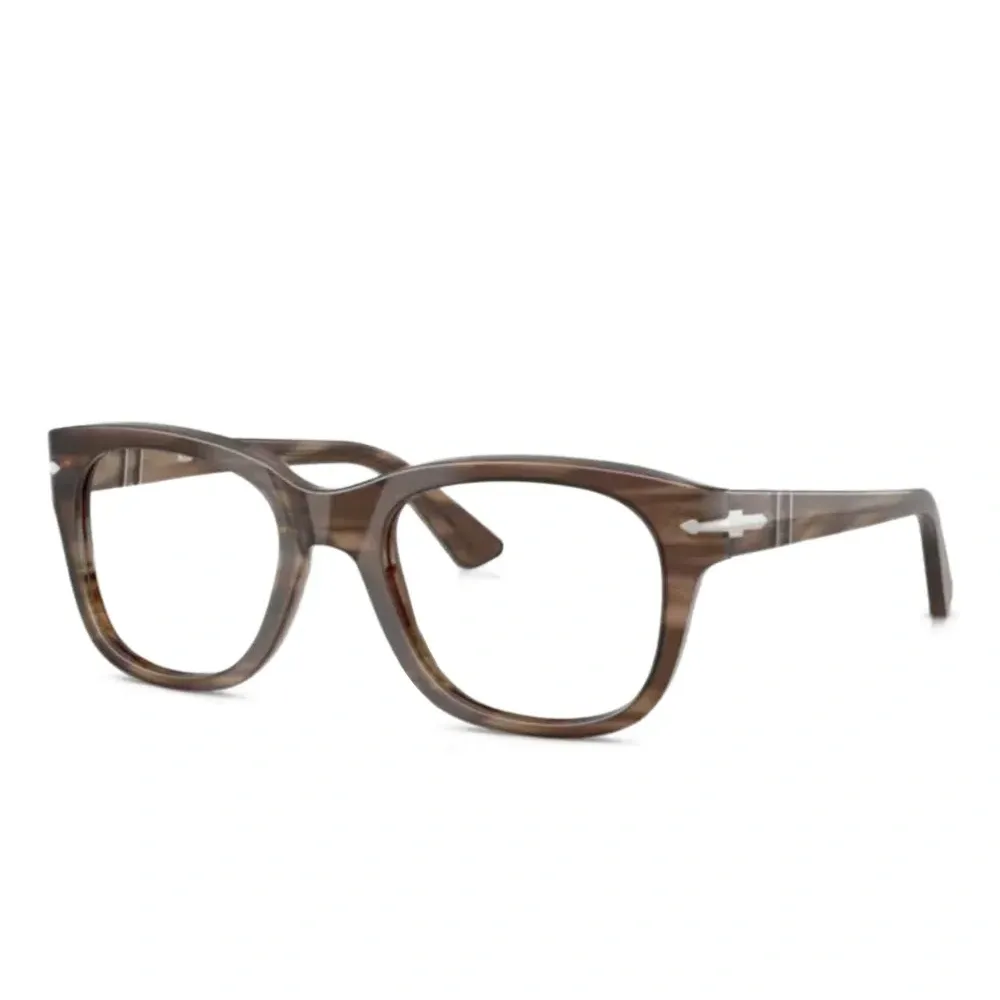 Очки в квадратной оправе