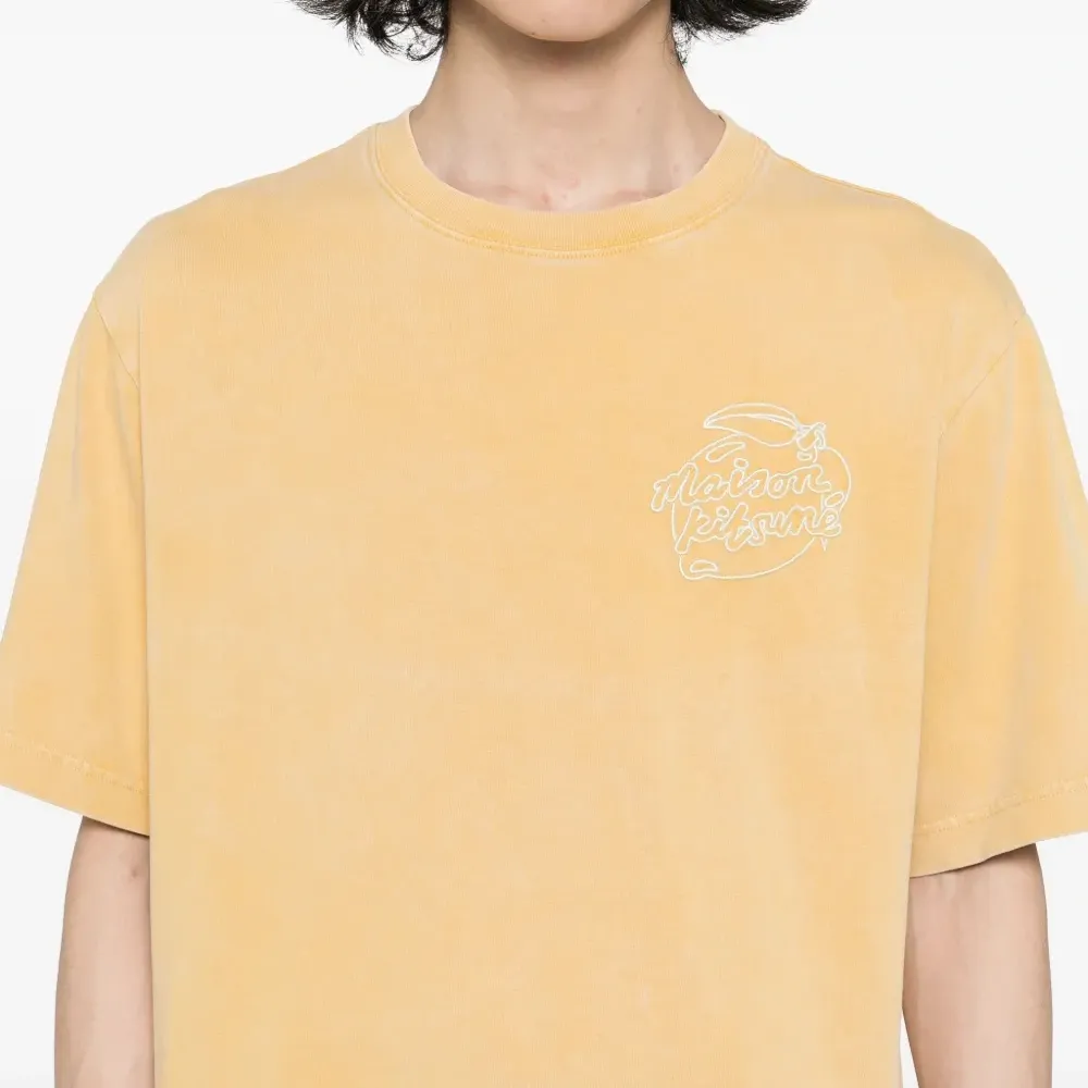 Футболка с вышивкой