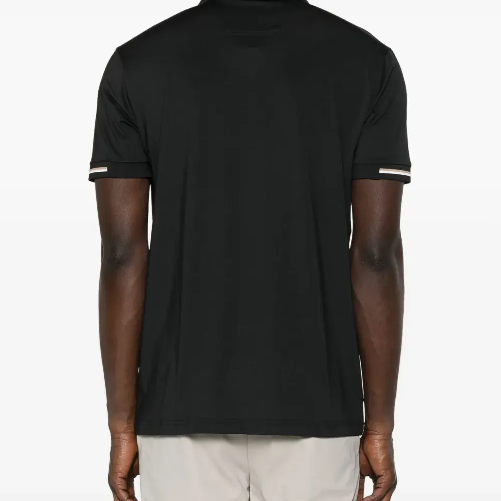 Футболка с логотипом