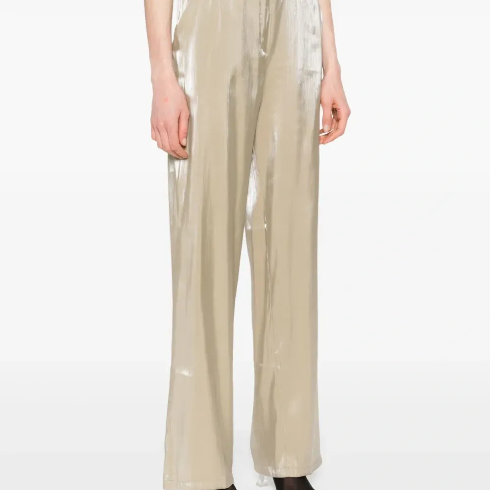 Брюки с эффектом металлик