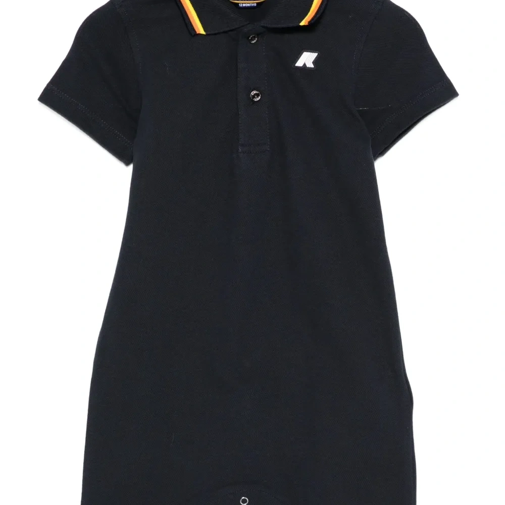 ромпер с воротником поло и короткими рукавами