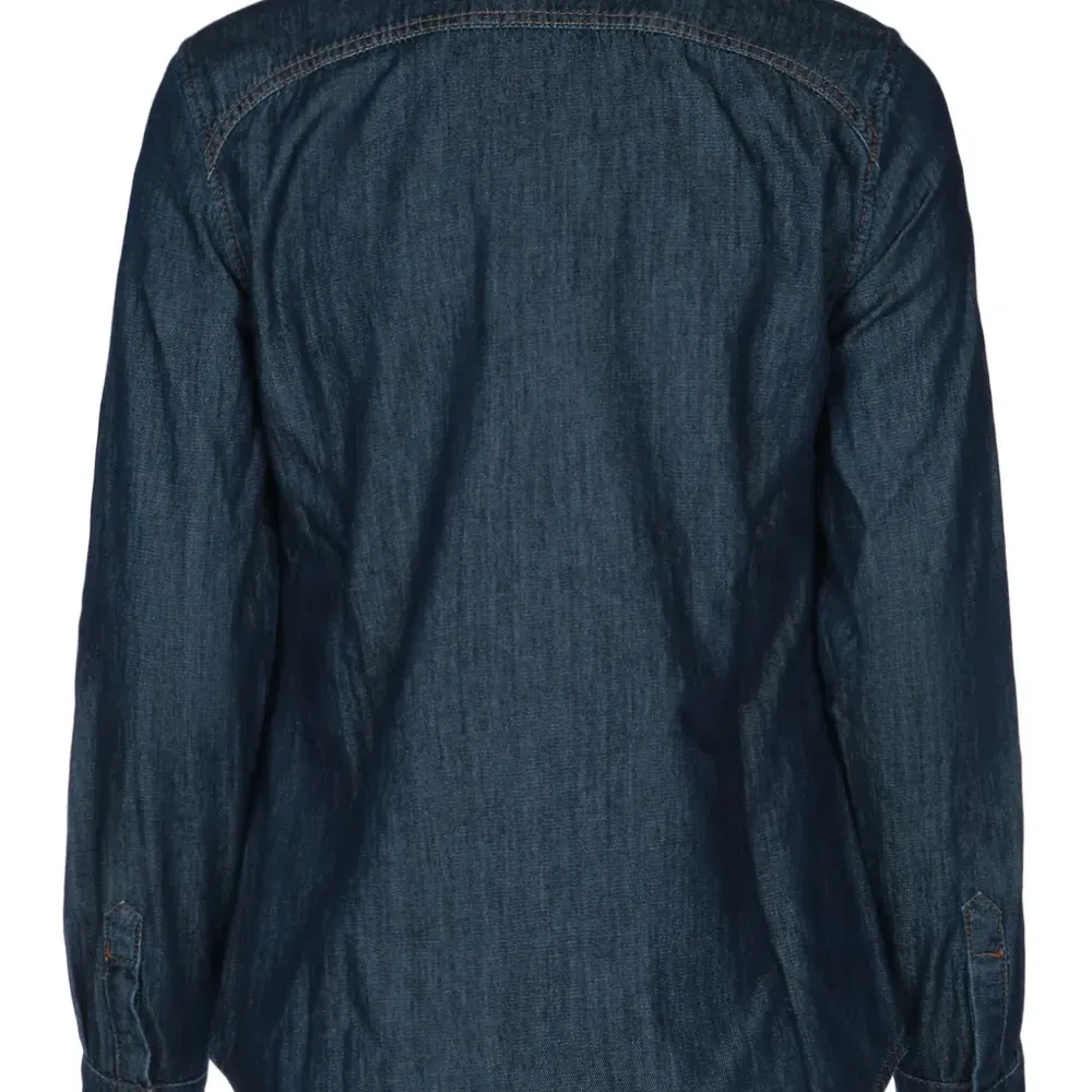 Джинсовая рубашка на пуговицах