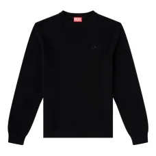 Свитер с вышитым логотипом