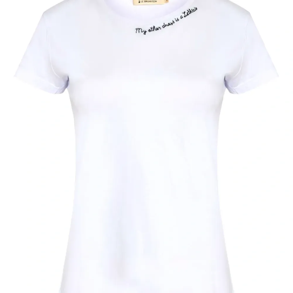 Футболка с вышитой надписью