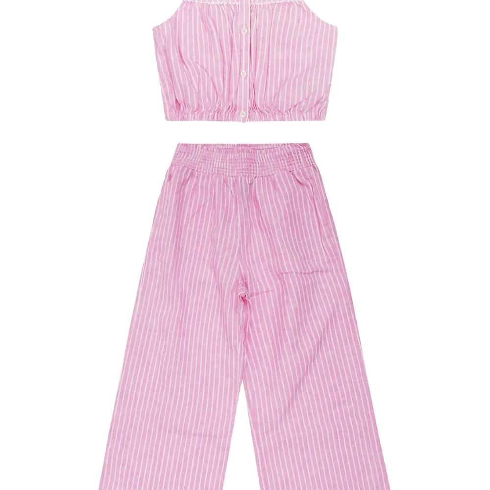 комплект из рубашки и полосатых брюк