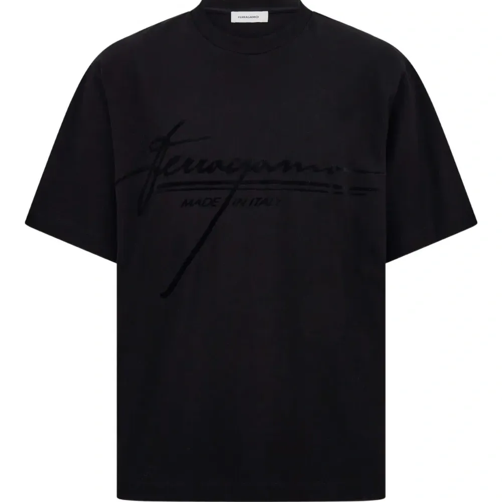 Футболка с логотипом