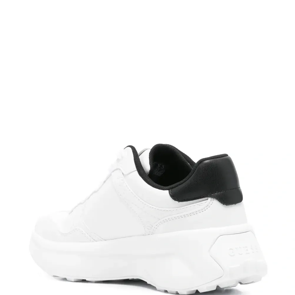 Кроссовки с логотипом