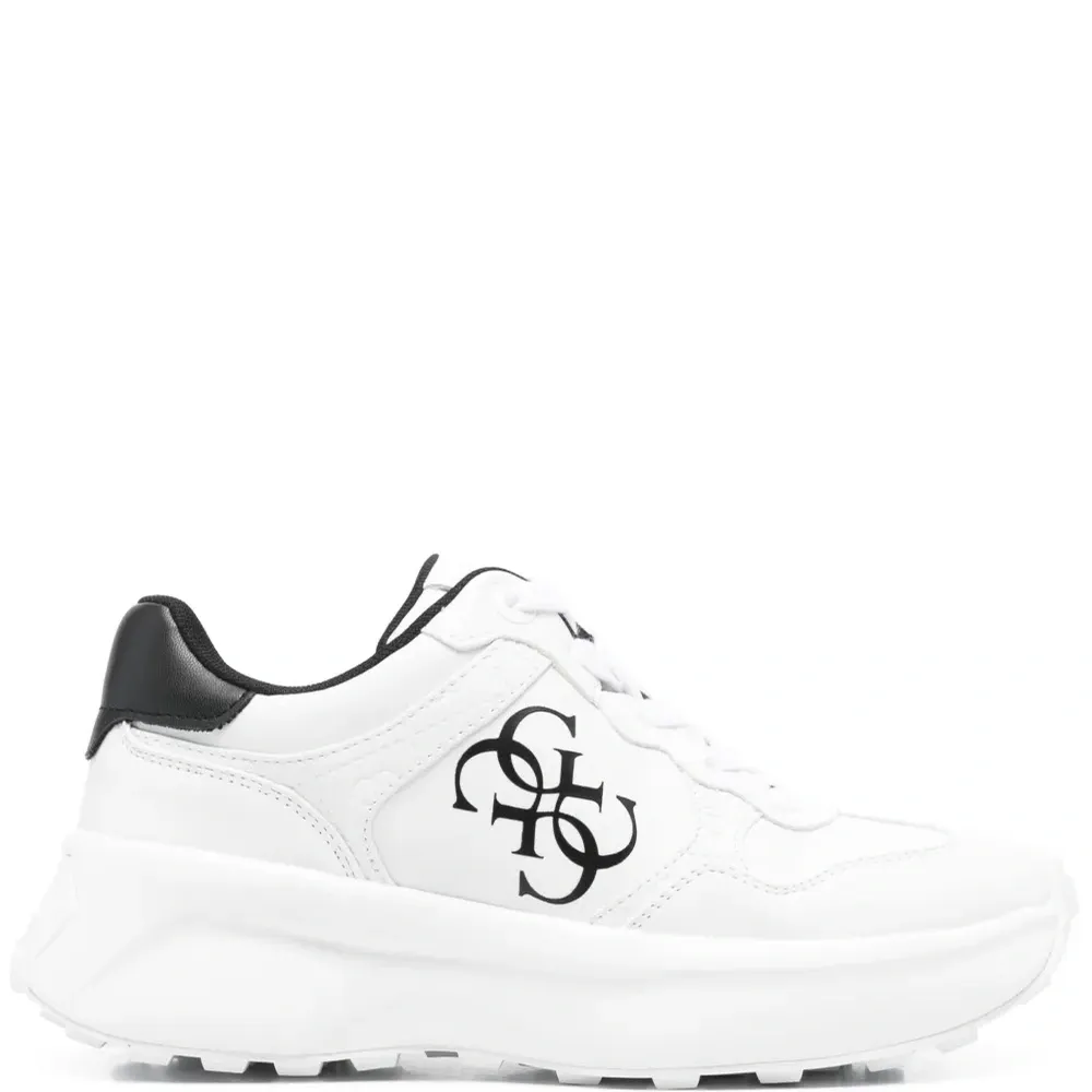 Кроссовки с логотипом