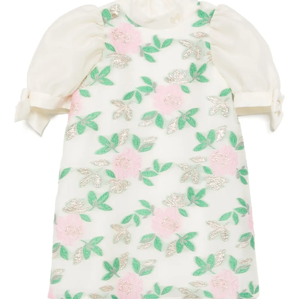 Платье-трапеция с объемными рукавами