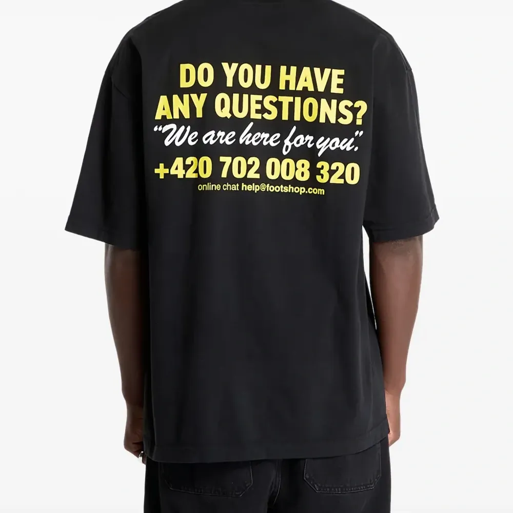 Футболка с графичным принтом Футболка с графичным принтом