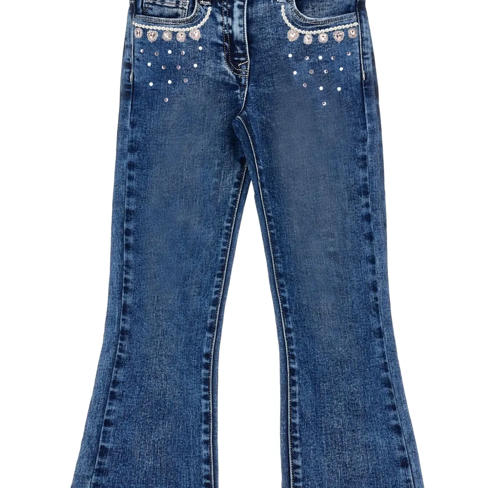 расклешенные джинсы с карманами