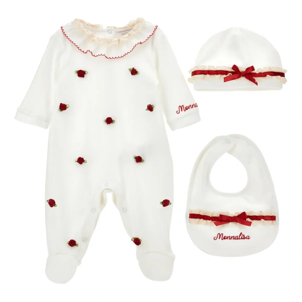 Комплект для новорожденного с цветочной аппликацией Комплект для новорожденного с цветочной аппликацией