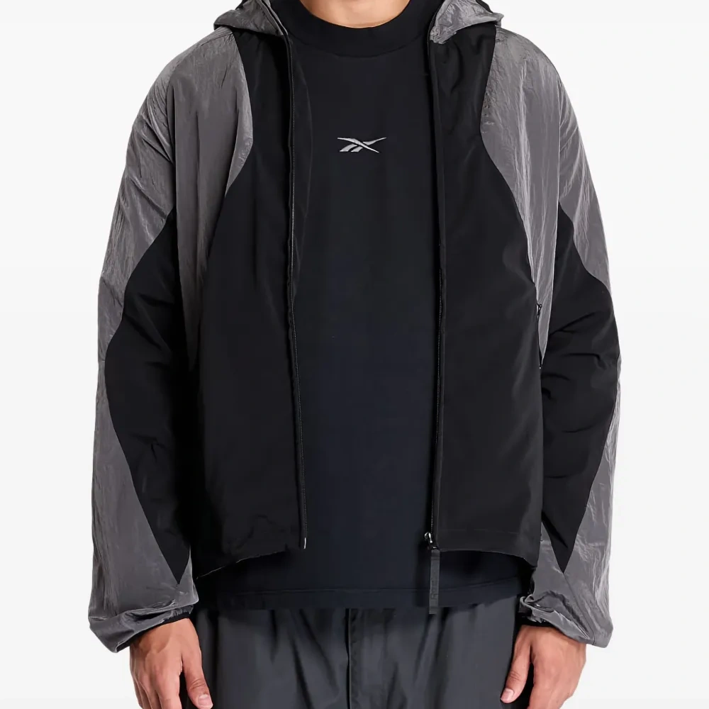 Спортивная куртка