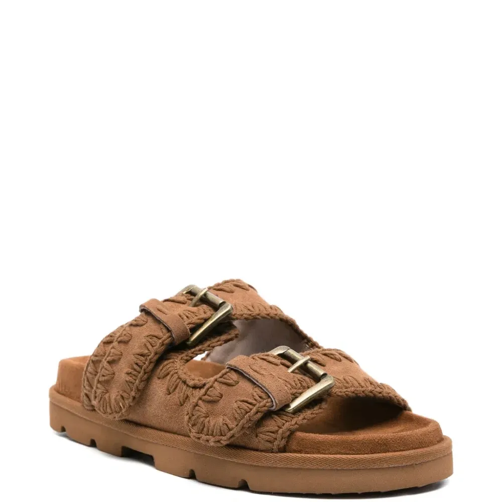 Сандалии с пряжками