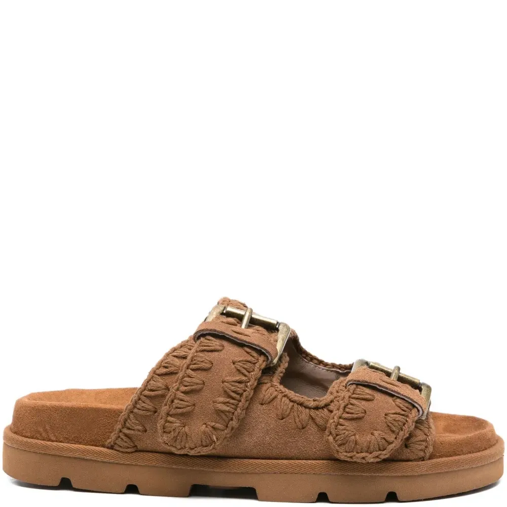 Сандалии с пряжками