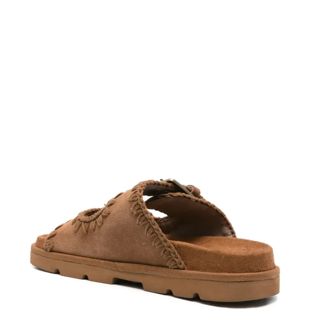 Сандалии с пряжками