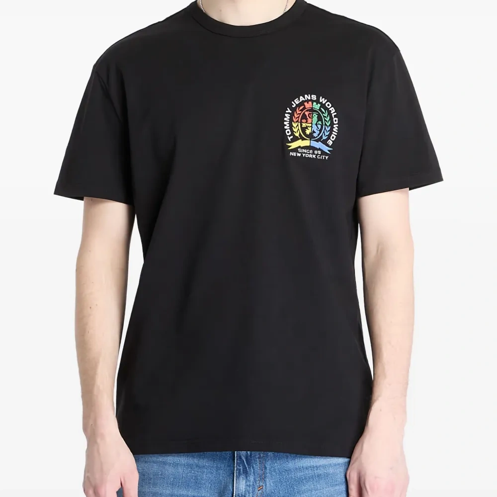 Футболка с вышитым логотипом