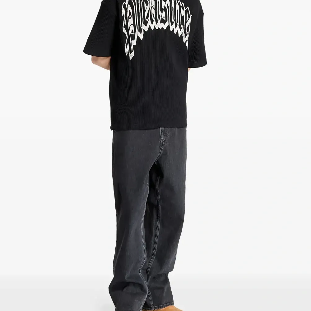 футболка с круглым вырезом