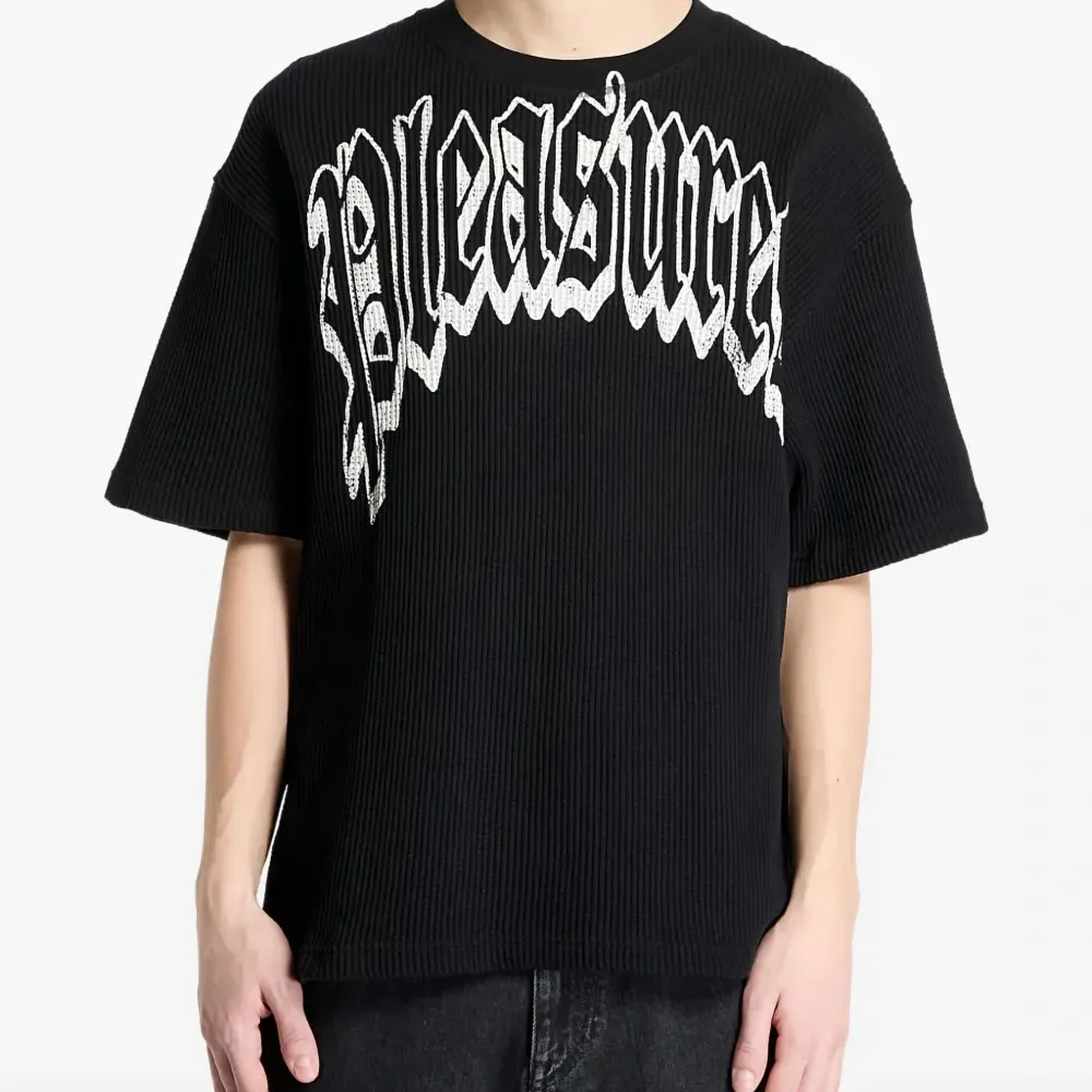 футболка с круглым вырезом