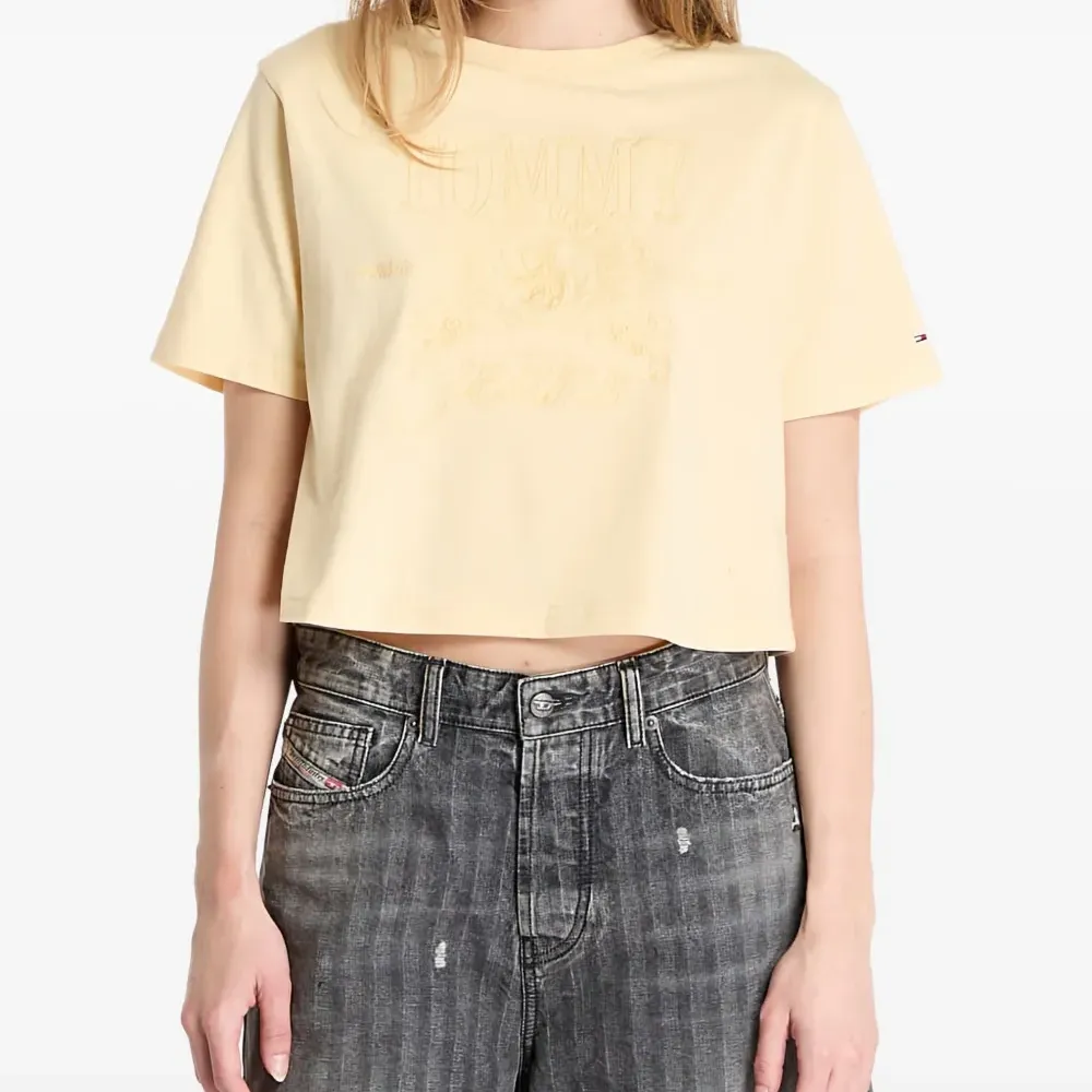 Футболка с вышитым логотипом