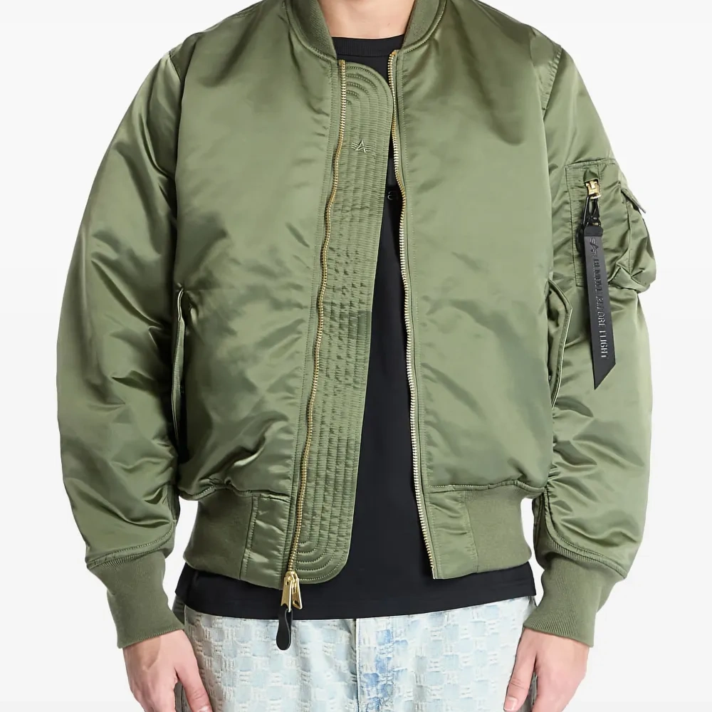 бомбер на молнии