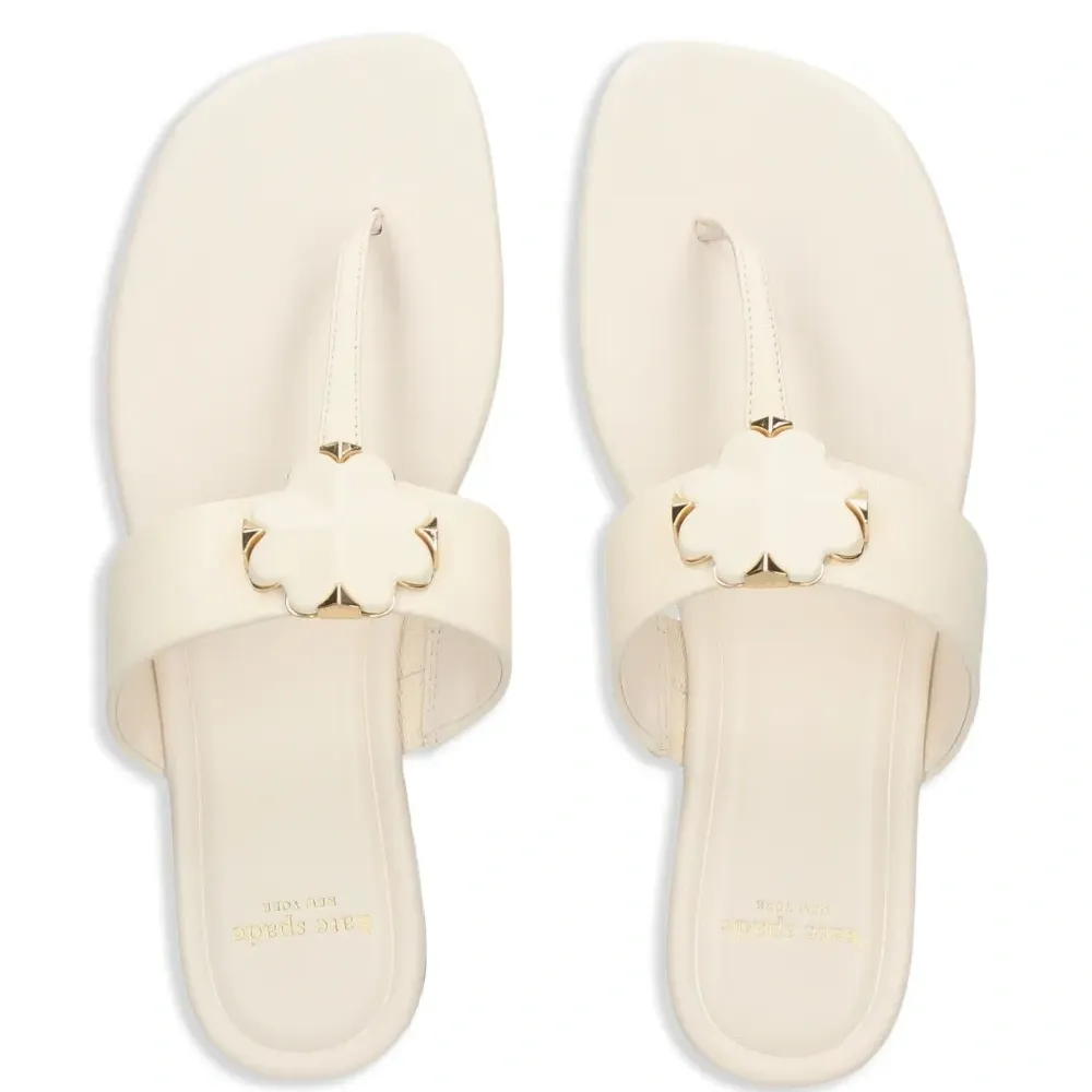 Сандалии с цветочной аппликацией