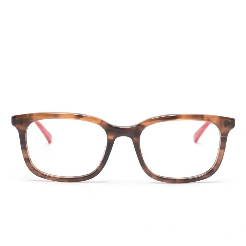 Очки в квадратной оправе