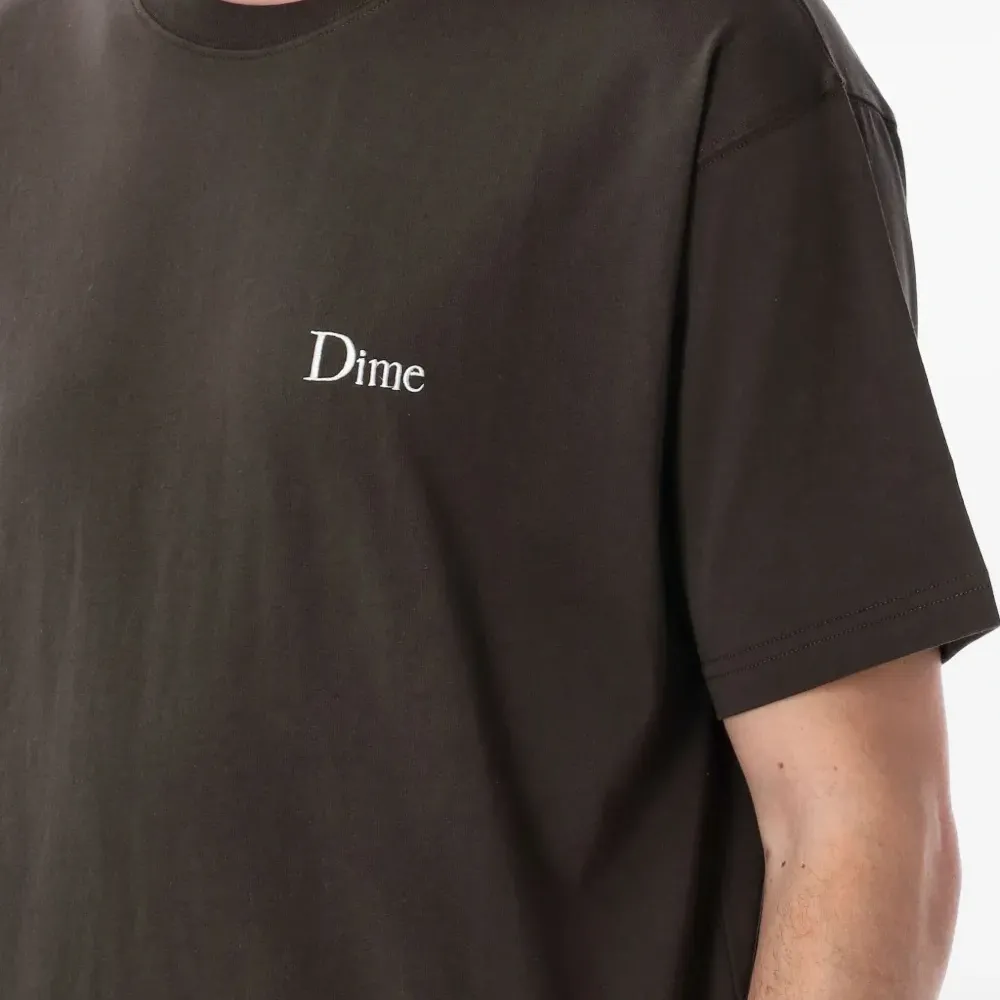 Футболка с вышитым логотипом