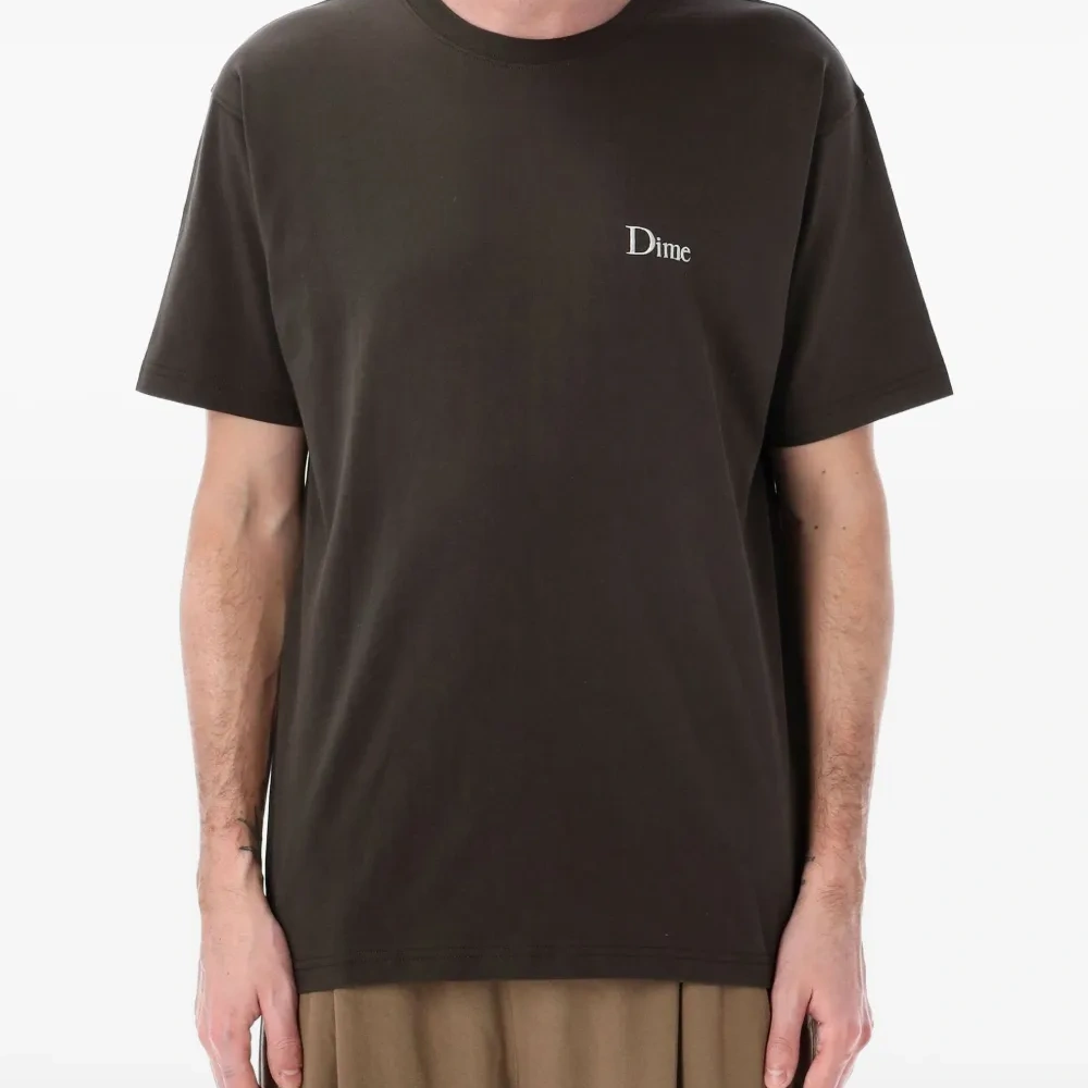 Футболка с вышитым логотипом