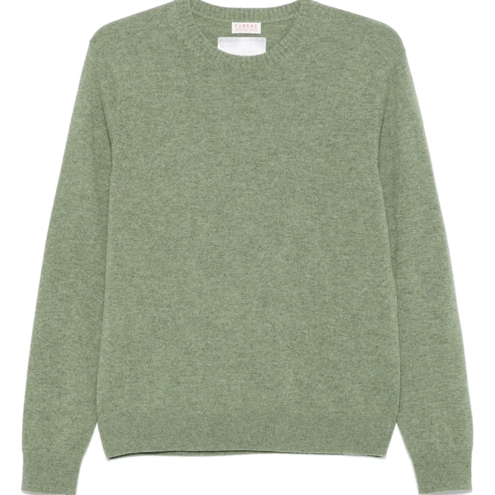 Свитер с круглым вырезом