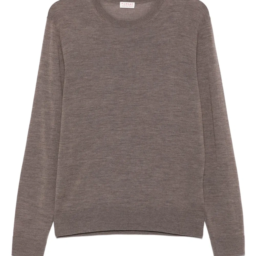 Свитер с круглым вырезом