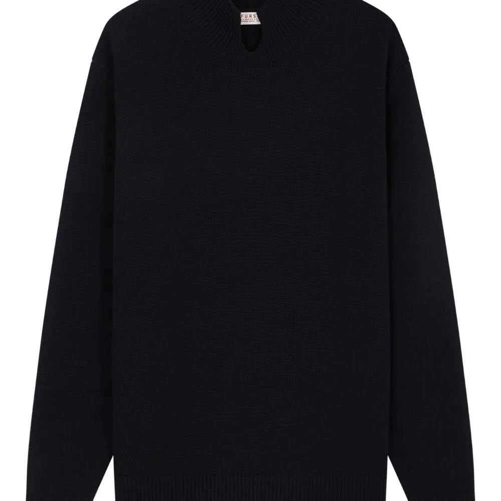 Свитер с высоким воротником