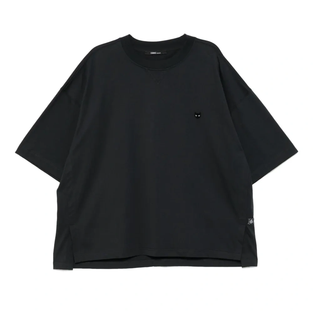 Футболка с разрезами