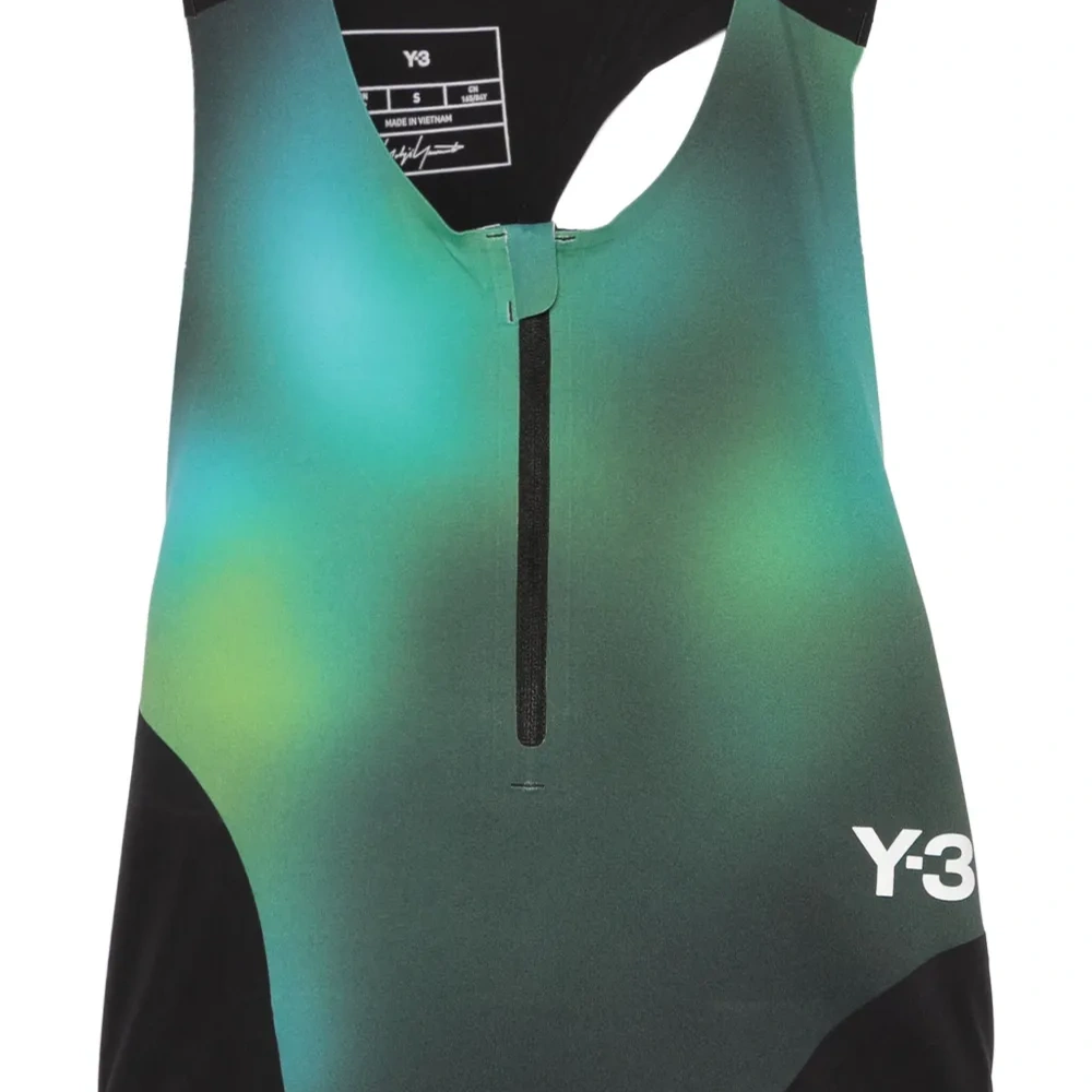 Спортивный топ с абстрактным принтом