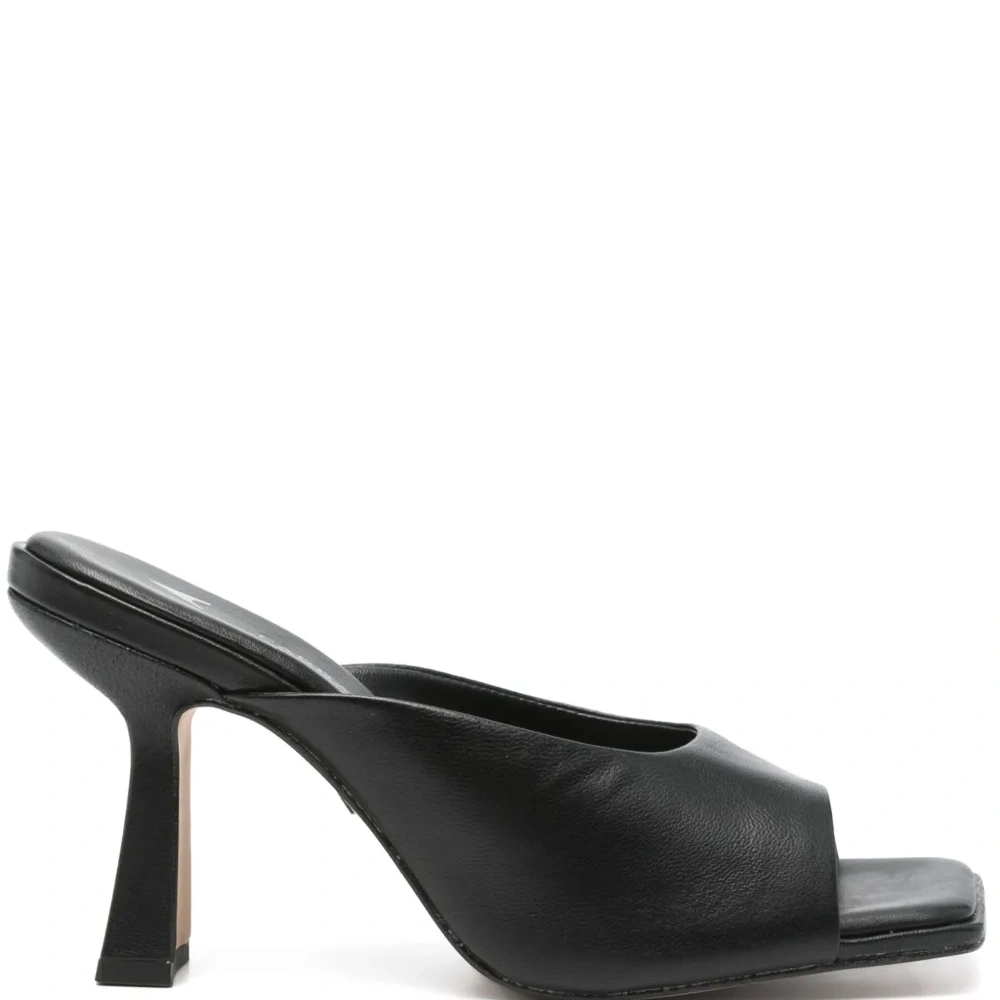 Босоножки с ремешками