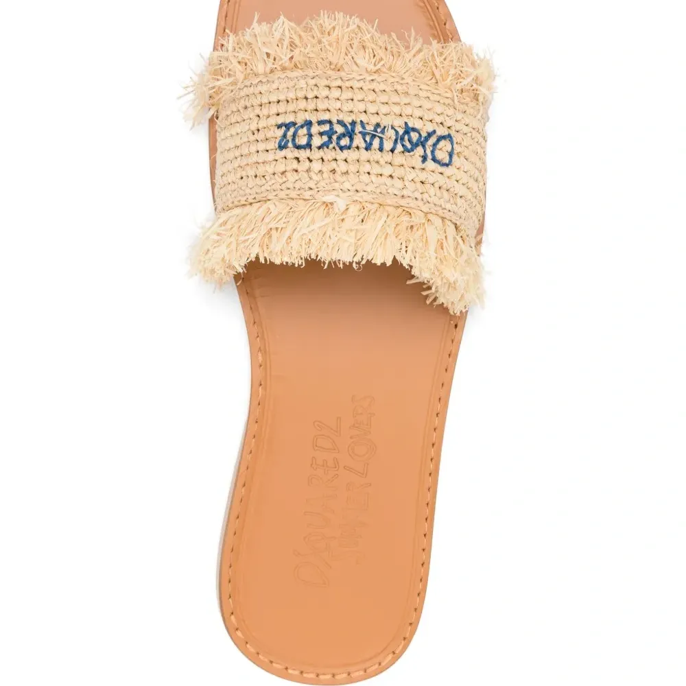 Шлепанцы с вышитым логотипом Шлепанцы с вышитым логотипом