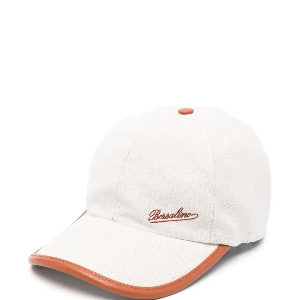 Бейсболка с вышитым логотипом