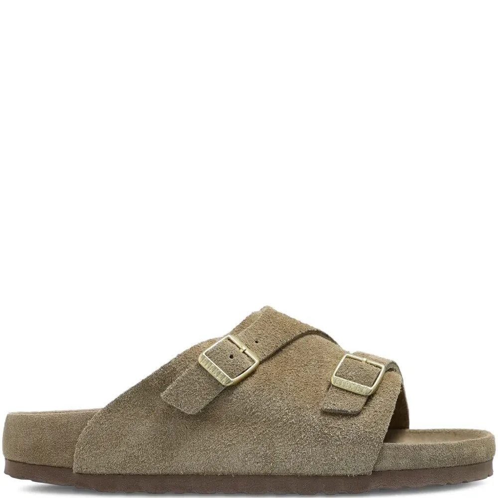 Сандалии с пряжками