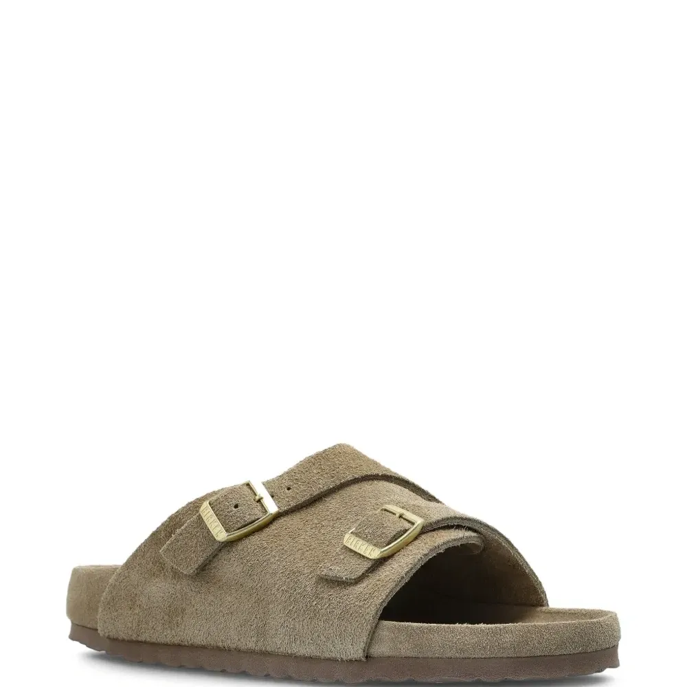 Сандалии с пряжками