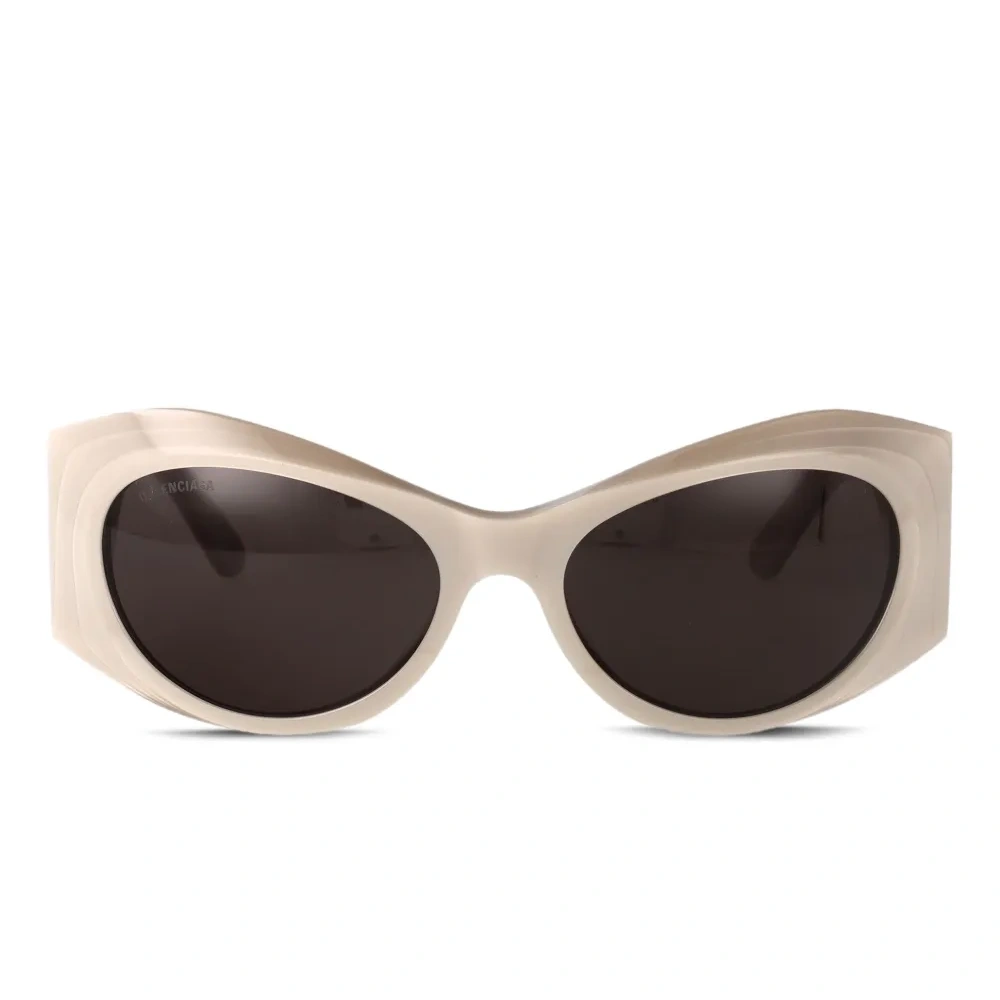 Солнцезащитные очки в геометричной оправе