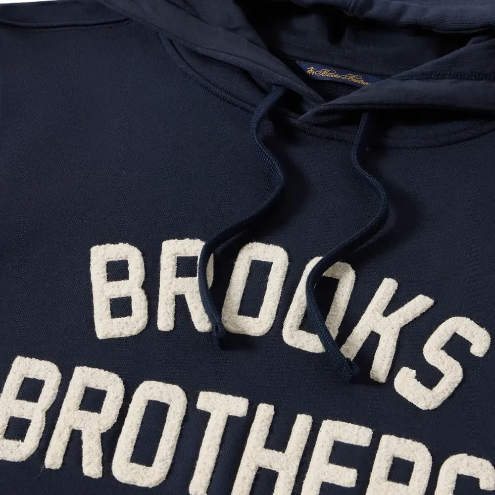 Худи с вышитым логотипом