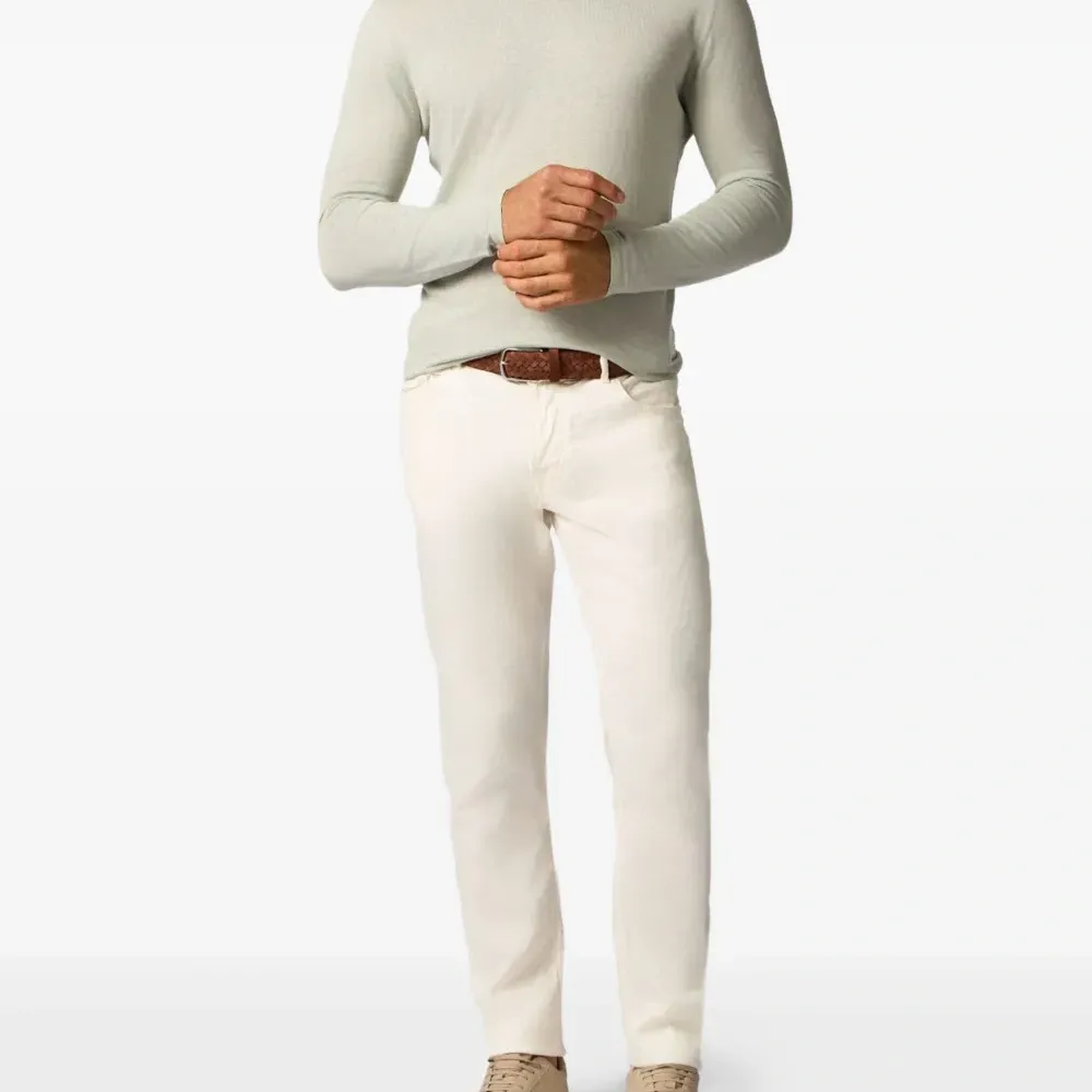 футболка с V-образным вырезом и длинными рукавами футболка с V-образным вырезом и длинными рукавами