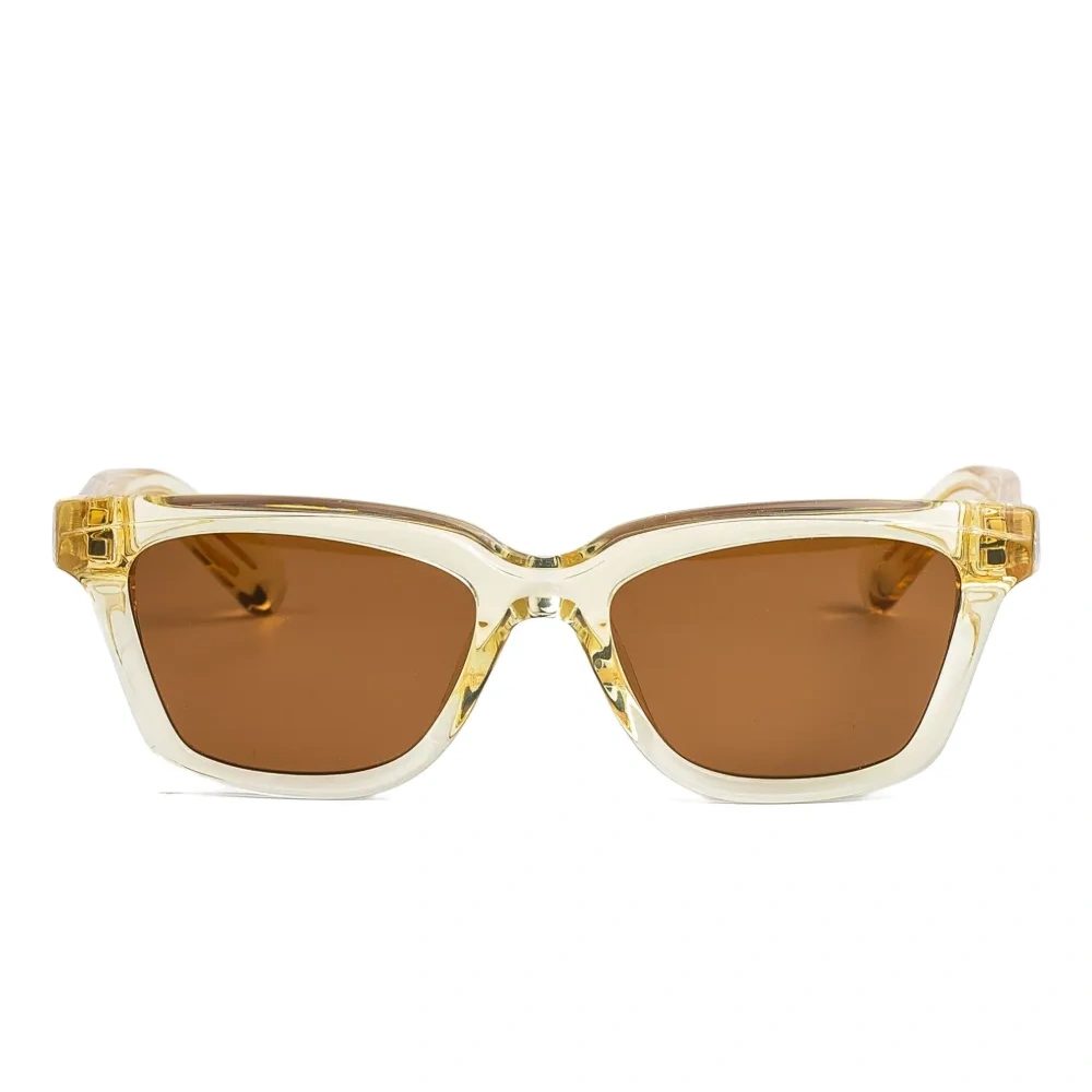 Солнцезащитные очки в квадратной оправе