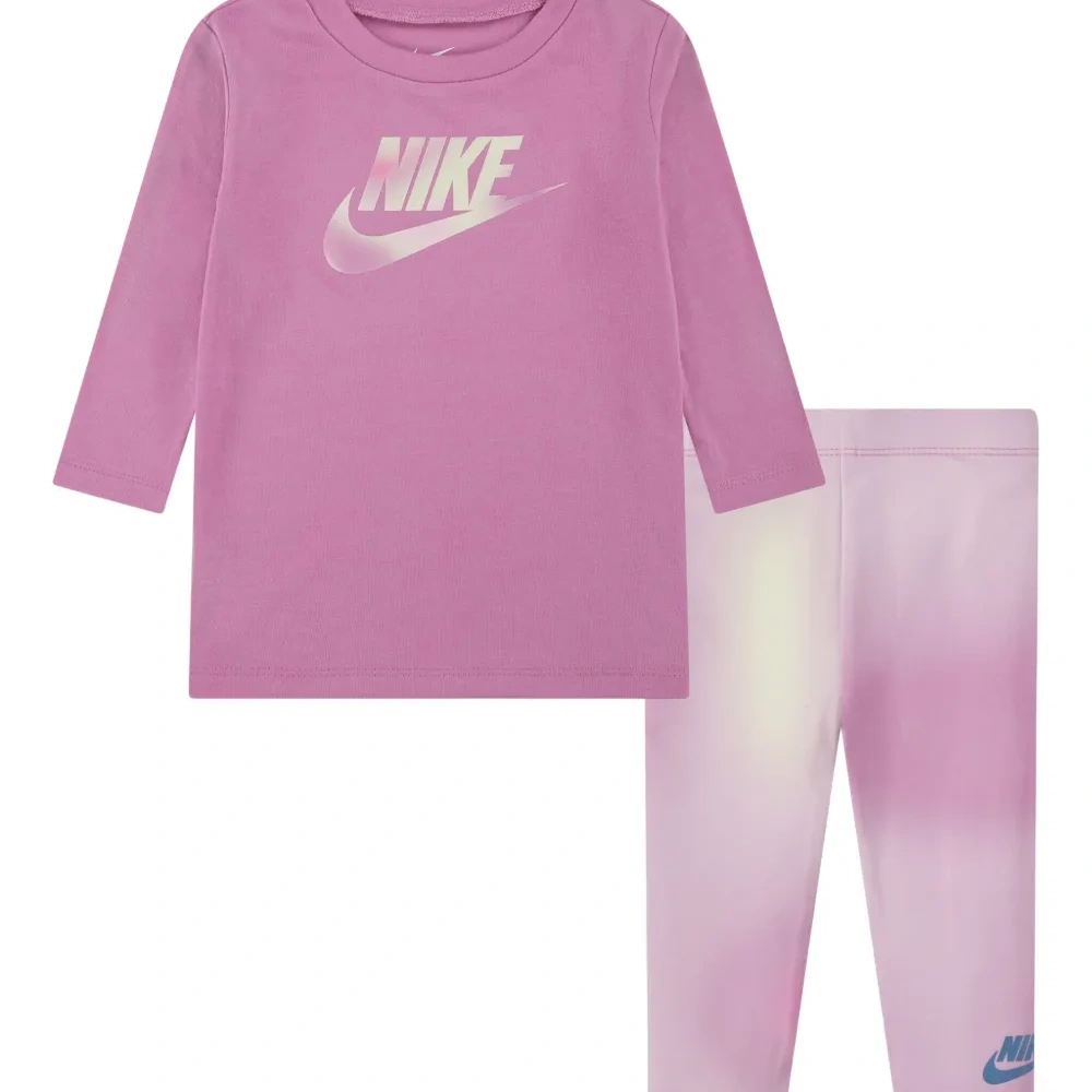 Комплект из футболки и брюк с логотипом