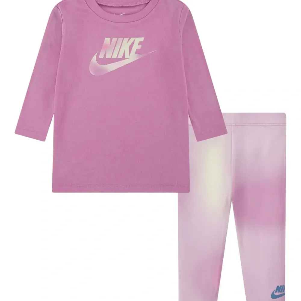 Комплект из футболки и брюк с логотипом