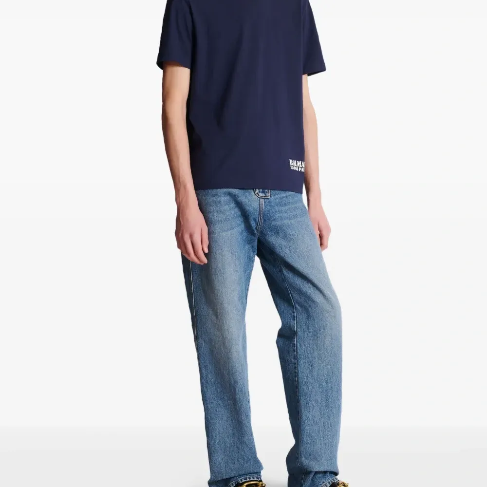 Футболка с логотипом