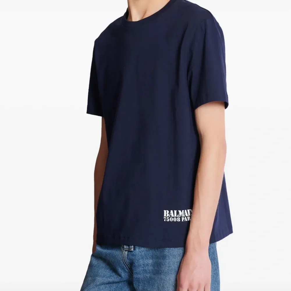 Футболка с логотипом