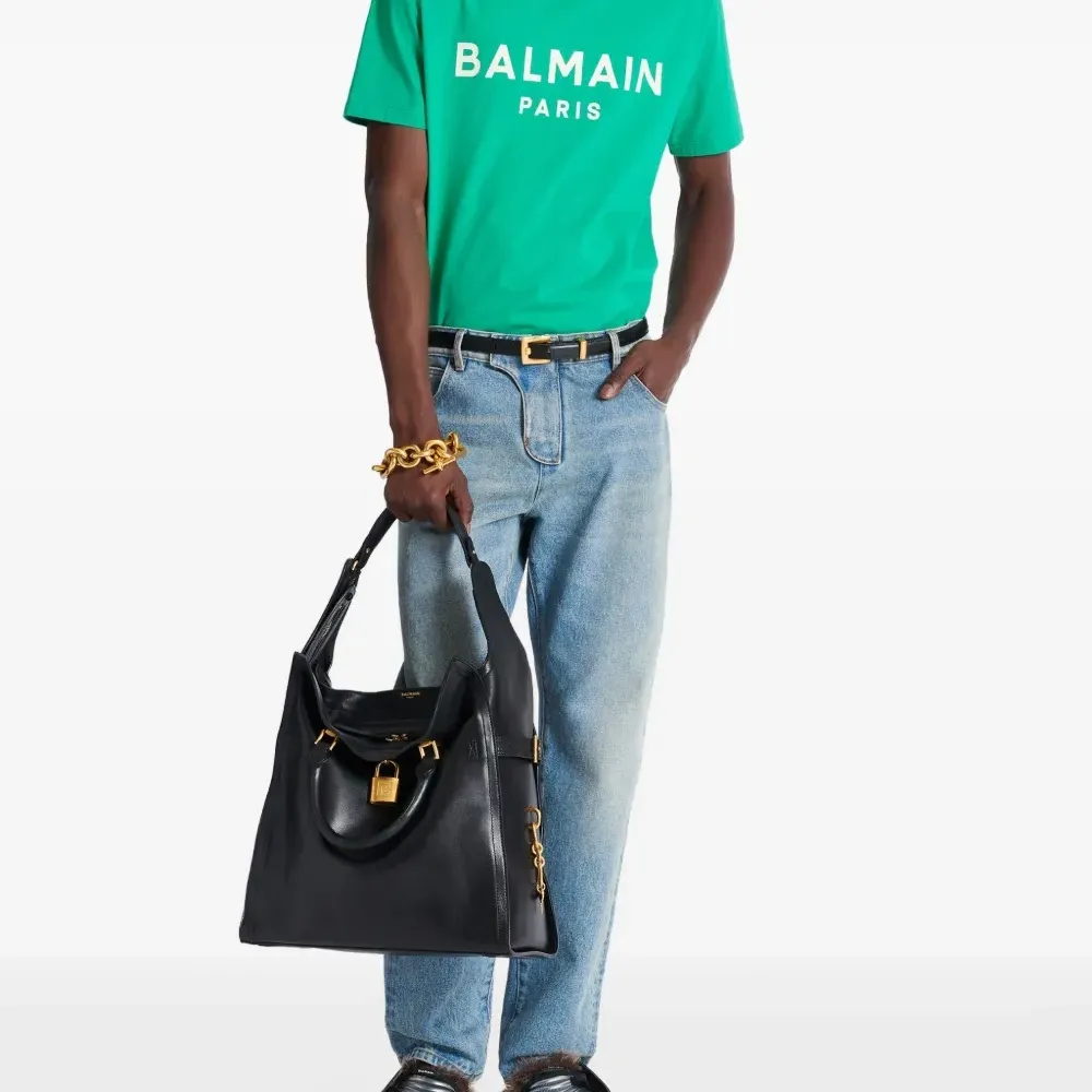 Футболка с логотипом